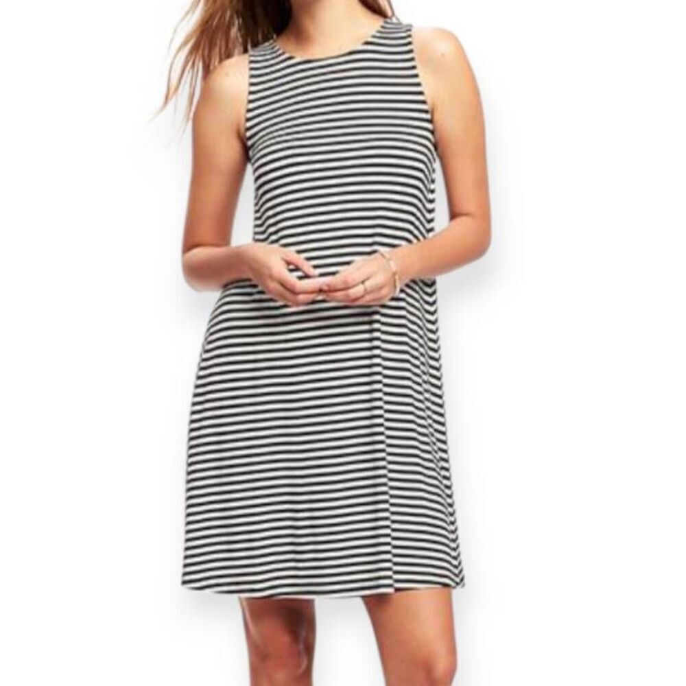 OLD NAVY BLACK & WHITE STRIPE SWING DRESS SZ.S NWT.  GORGEOUS DRESS IN NEW WITH